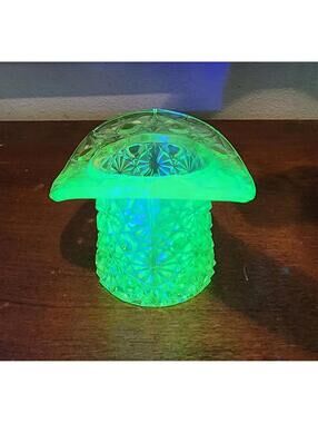 Vintage Imperial Glass IG Whirling Star Top Hat - Vaseline Uranium Glow